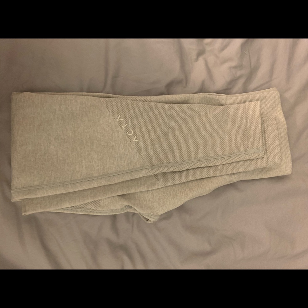 ALO Yoga Light Gray High-Rise Seamless Leggings